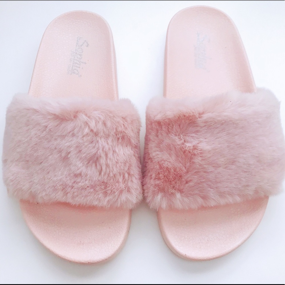 Faux Fur Sporty Slipper